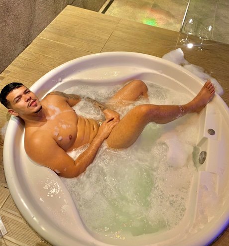 Naken lekkede OnlyFans-bilde av Felipe Loyal