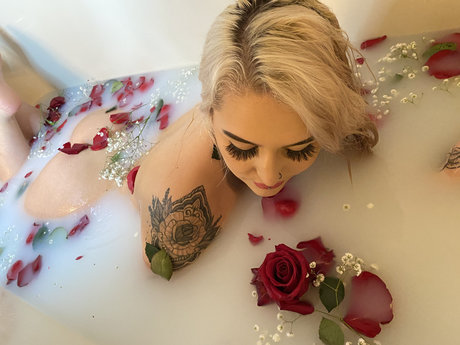 Foto di nudo di fuga di OnlyFans di Ky