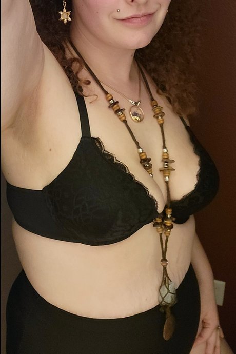 Foto desnuda filtrada de OnlyFans de Mystibabe