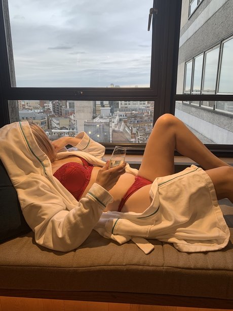 Naken läckt OnlyFans-bild av Mystery Blondie