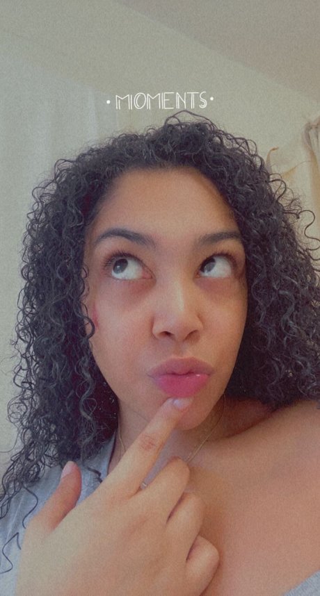 Naken läckt OnlyFans-bild av Golden Apple