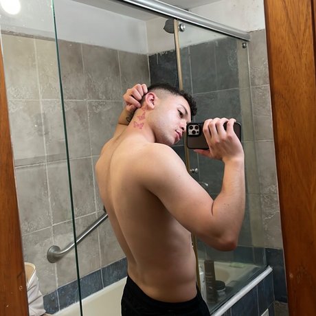 Alasti lekkinud OnlyFans-i pilt Felipe