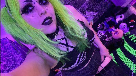 Alasti lekkinud OnlyFans-i pilt Spooky Boo