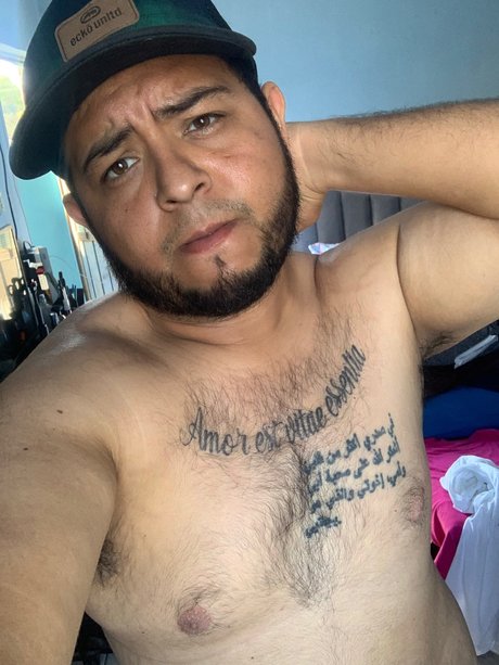 Naakte gelekte OnlyFans-foto van Dan Morales 