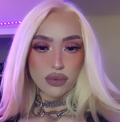 Alasti lekkinud OnlyFans-i pilt Crybaby