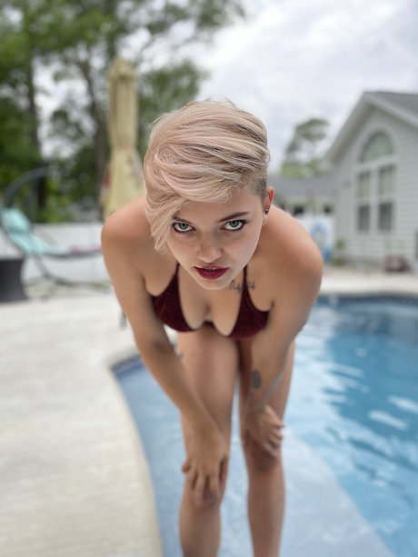 Alasti lekkinud OnlyFans-i pilt Kirra Kitty