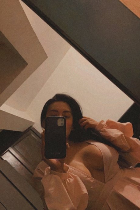 Nacktes geleaktes OnlyFans-Foto von Nidia Interial