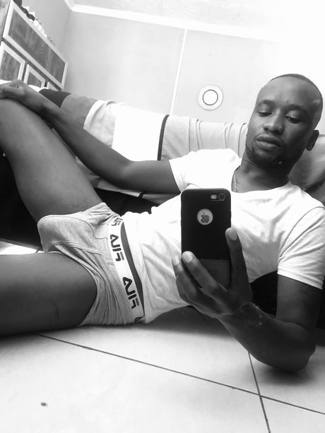 Naken lekkede OnlyFans-bilde av Cyprian Hopewell