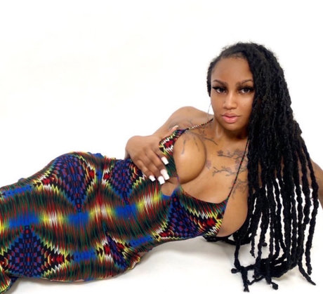 Naken lekkede OnlyFans-bilde av Nae Bodies