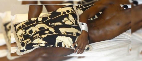 Nacktes geleaktes OnlyFans-Foto von Dark Choc Adonis Vip