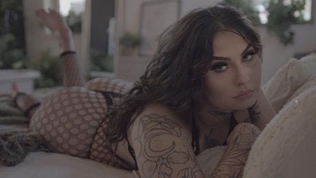 Naakte gelekte OnlyFans-foto van Delaneyluvv