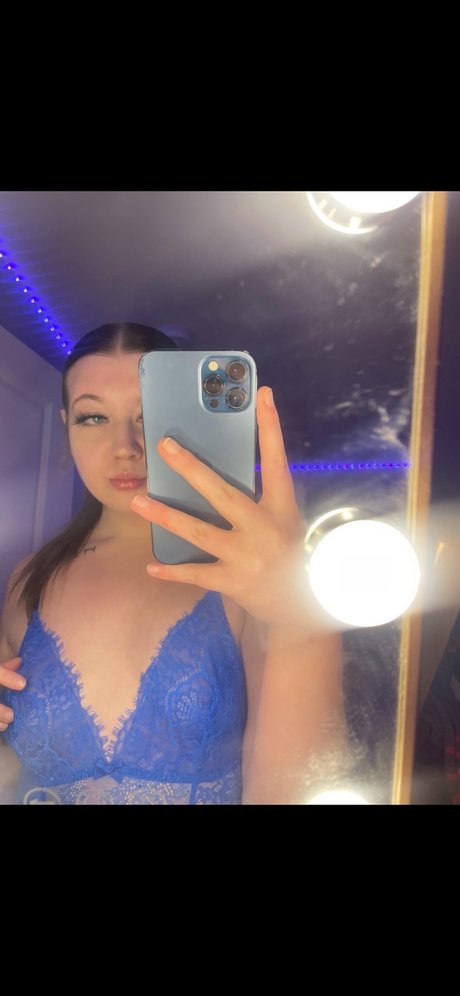 Alasti lekkinud OnlyFans-i pilt Jj