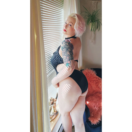 Nacktes geleaktes OnlyFans-Foto von The Farrah Faucet