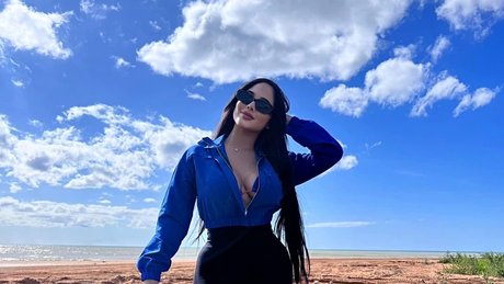 Naakte gelekte OnlyFans-foto van Emny Rodriguez