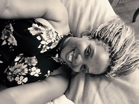 Naken läckt OnlyFans-bild av Phoenix Quotparadycequot Royal