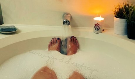 OnlyFans-model Curvy Goddess Freya 