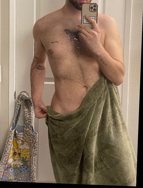 Naken lekkede OnlyFans-bilde av Chris Georges