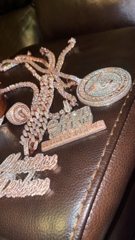 Naken lekkede OnlyFans-bilde av Christian Deshun