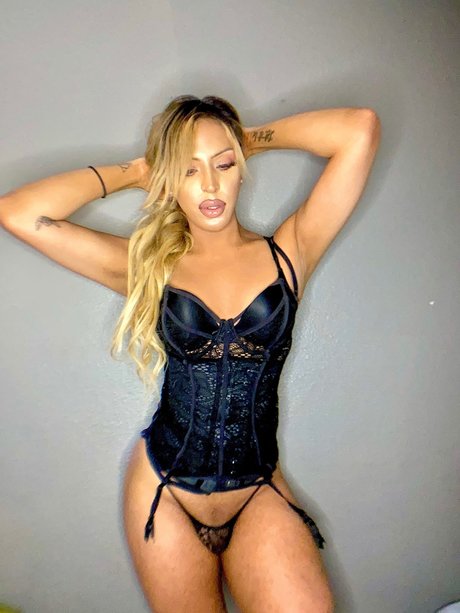 Foto di nudo di fuga di OnlyFans di Naughty Nadia