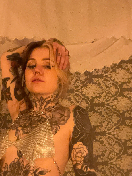 Naken lekkede OnlyFans-bilde av Embla