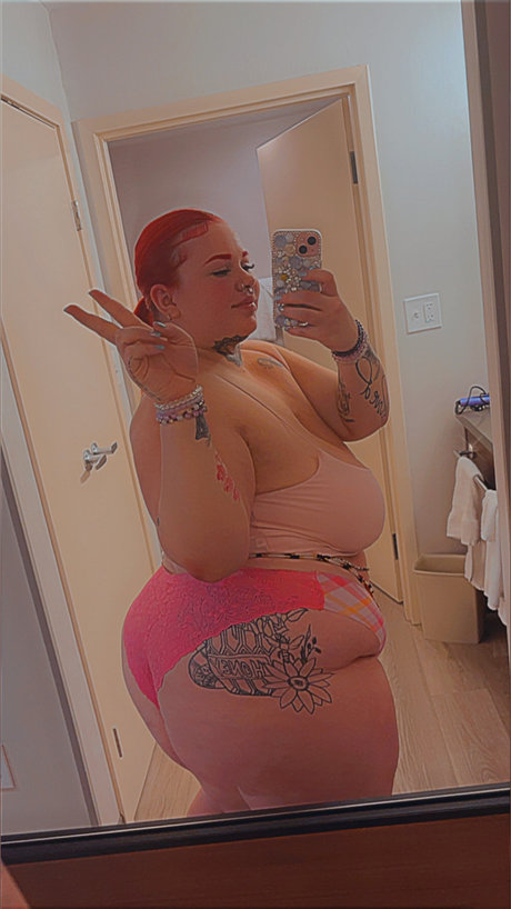 Обнаженная фотография утечки OnlyFans от Adventures With Aubrey