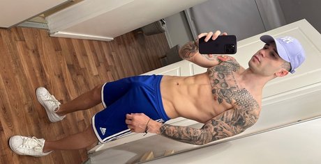 Naakte gelekte OnlyFans-foto van Angel Gomez