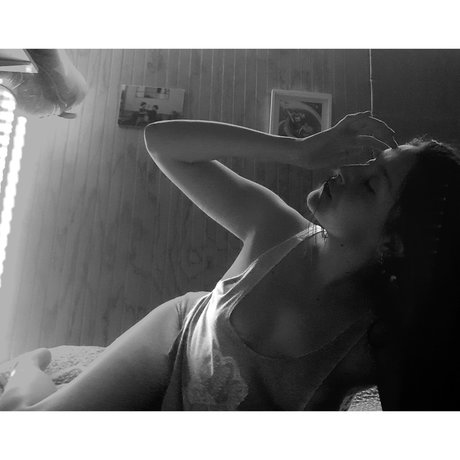 Nelihz OnlyFansリークヌード写真