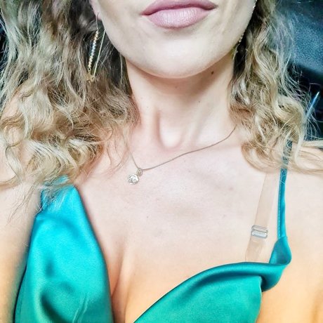 Nahá fotka uniklých OnlyFans od Alexandraampampflorin