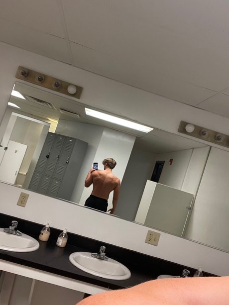 Обнаженная фотография утечки OnlyFans от Cameron Gaither