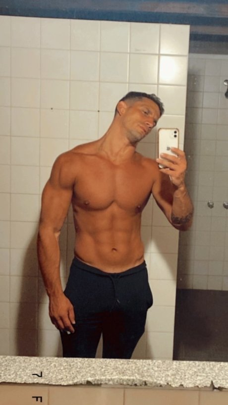 Foto di nudo di fuga di OnlyFans di Nicolas Nobre