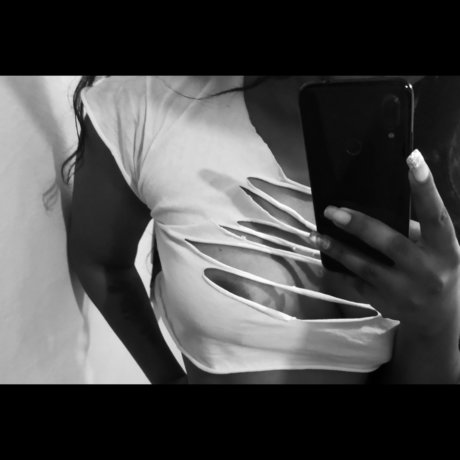 Nacktes geleaktes OnlyFans-Foto von Nhia