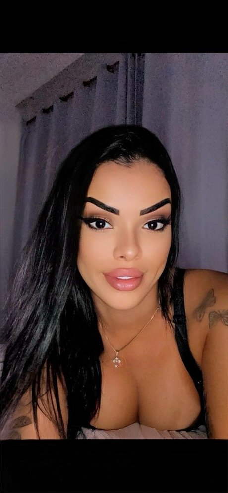 Naken lekkede OnlyFans-bilde av Camila Bahiana