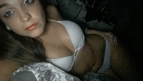 Foto desnuda filtrada de OnlyFans de Alena