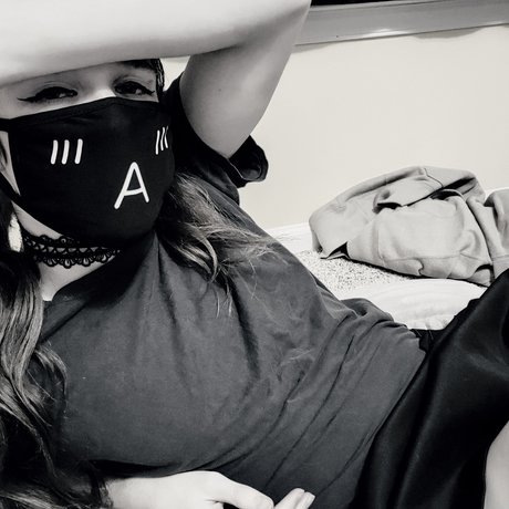 Foto di nudo di fuga di OnlyFans di Hentai The Trap