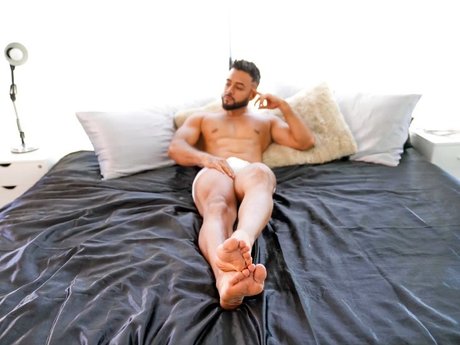 Foto di nudo di fuga di OnlyFans di Crfoster