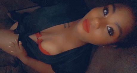 Naken lekkede OnlyFans-bilde av Auti