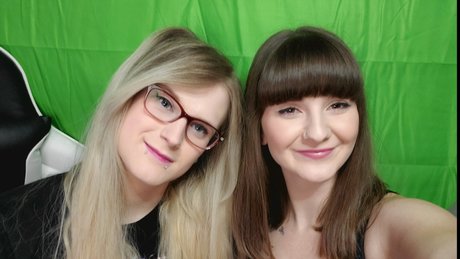 Обнаженная фотография утечки OnlyFans от Autumn And Violet