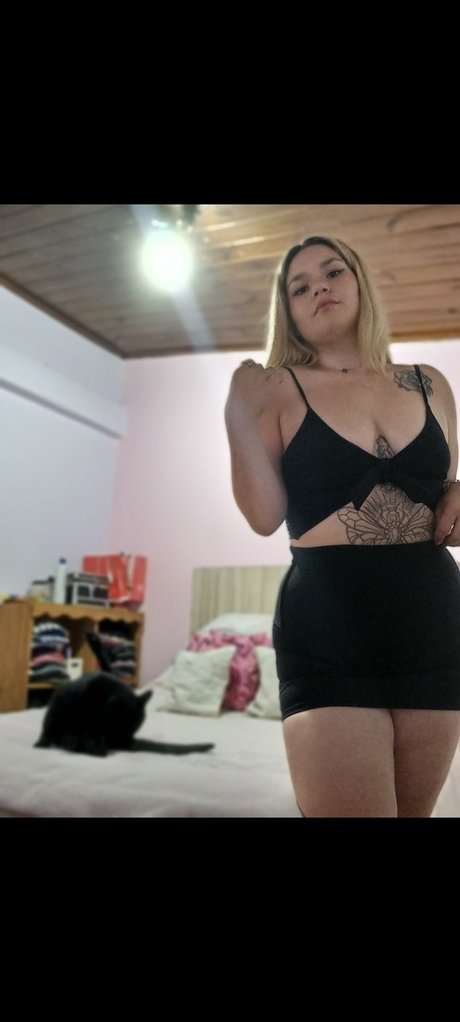 Naken lekkede OnlyFans-bilde av Bellotahot