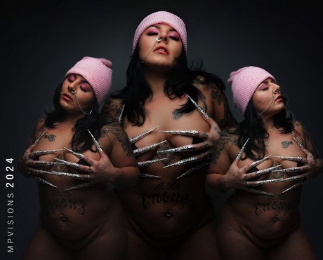 Naakte gelekte OnlyFans-foto van Nikkibunz