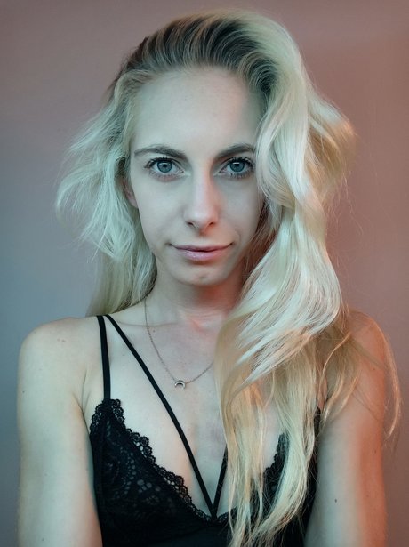 Alasti lekkinud OnlyFans-i pilt Nikki Gia Soft