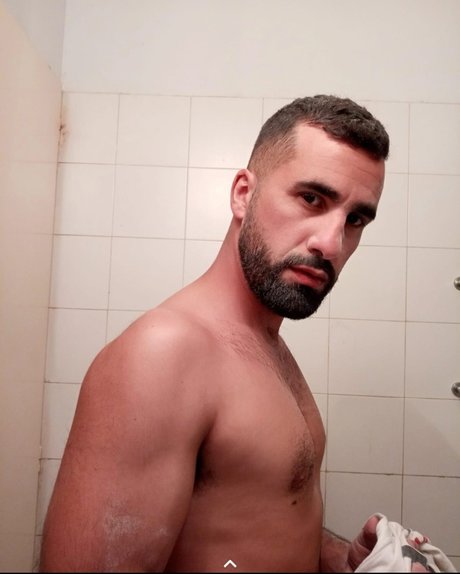 Foto desnuda filtrada de OnlyFans de Adrian