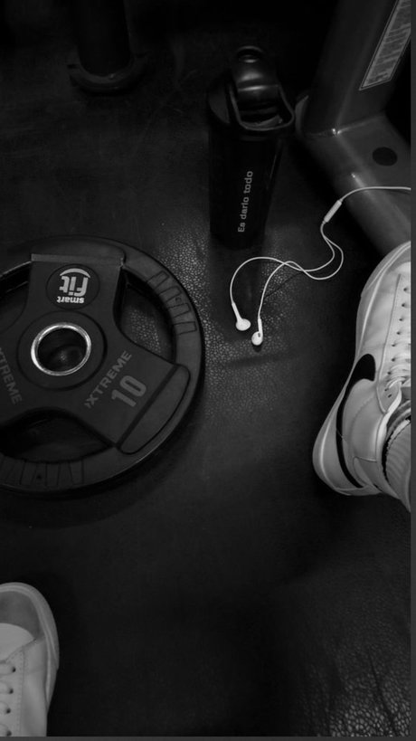 Naken lekkede OnlyFans-bilde av No