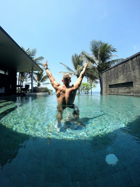 Nacktes geleaktes OnlyFans-Foto von Noah Cavill