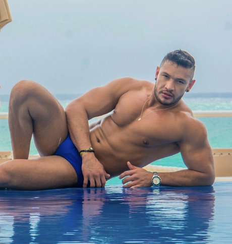 Foto di nudo di fuga di OnlyFans di Billy Back