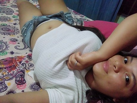 Alasti lekkinud OnlyFans-i pilt Alexia