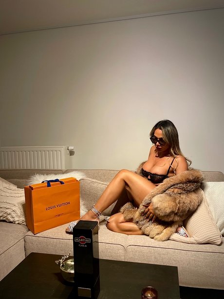 Nahá fotka uniklých OnlyFans od Ailyn Osorio