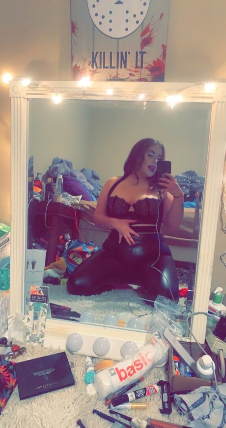 Naken lekkede OnlyFans-bilde av Misery