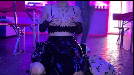 Nacktes geleaktes OnlyFans-Foto von Airi