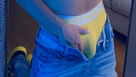 Naken lekkede OnlyFans-bilde av Nino