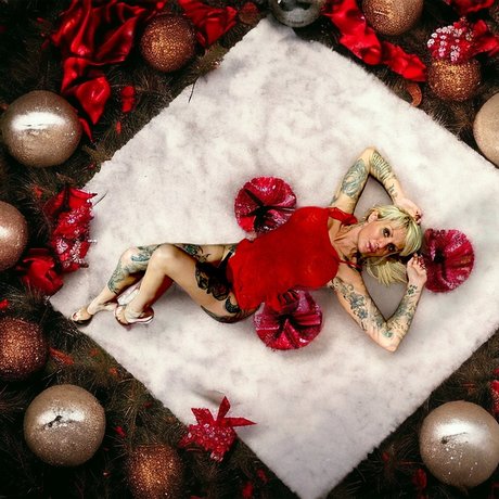 Naken lekkede OnlyFans-bilde av Nina Sweden